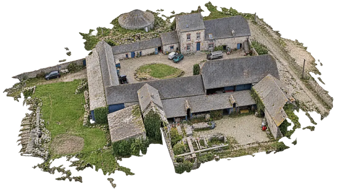 De hoeve gezien vanuit het westen: binnenkoer, langgevelgebouw en bijgebouwen